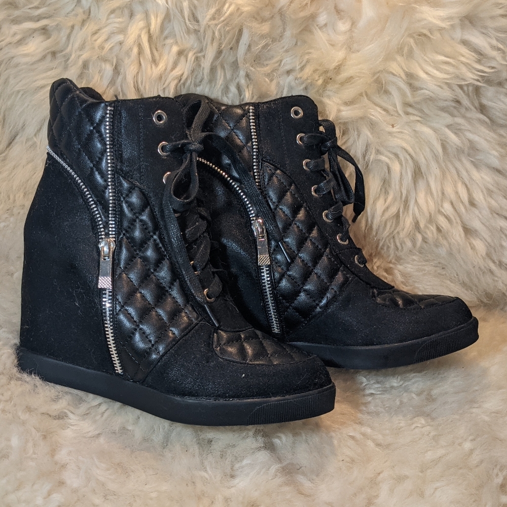 *Never Worn* Quilted Wedge Booties